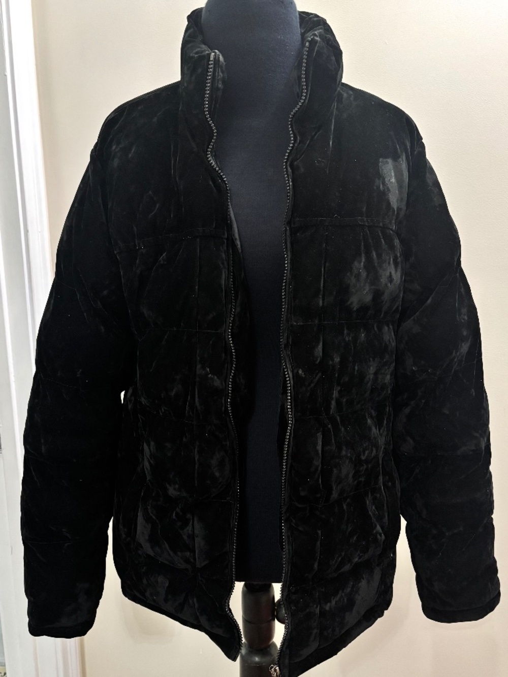 Stunning LE BON BON PARIS Black Velvet Quilted Puffer Jacket Size Large